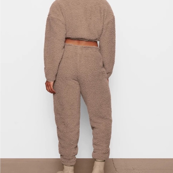 Skims Taupe Teddy Jogger Lounge Pants Large Good Condition - Picture 2 of 7